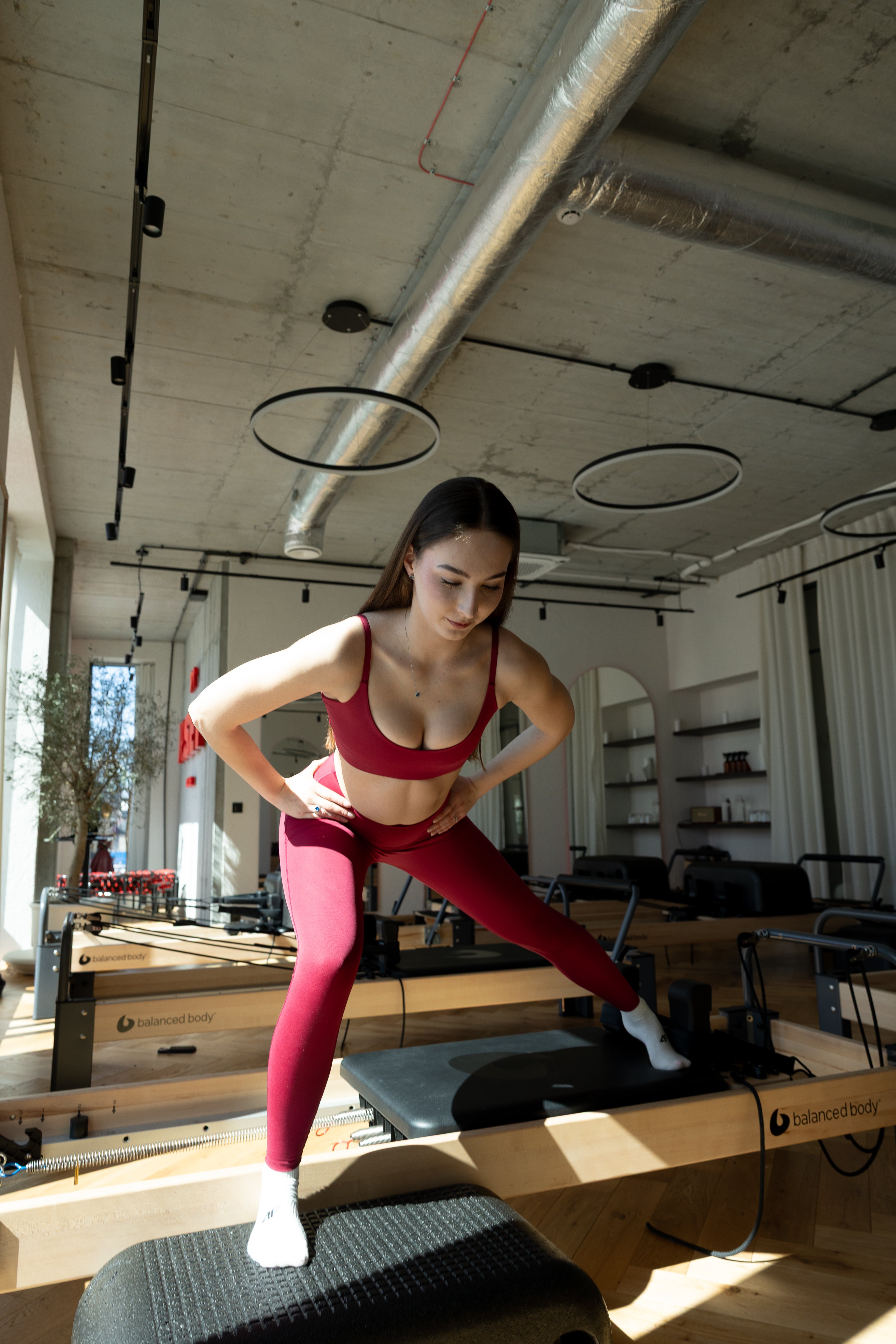 ENSEMBLE LEGGING ICON RESET + BRASSIÈRE DE SPORT ANGIE RESET LUMEA™ RED | Quantité limitée en collaboration avec Reset Pilates Studio Kraków