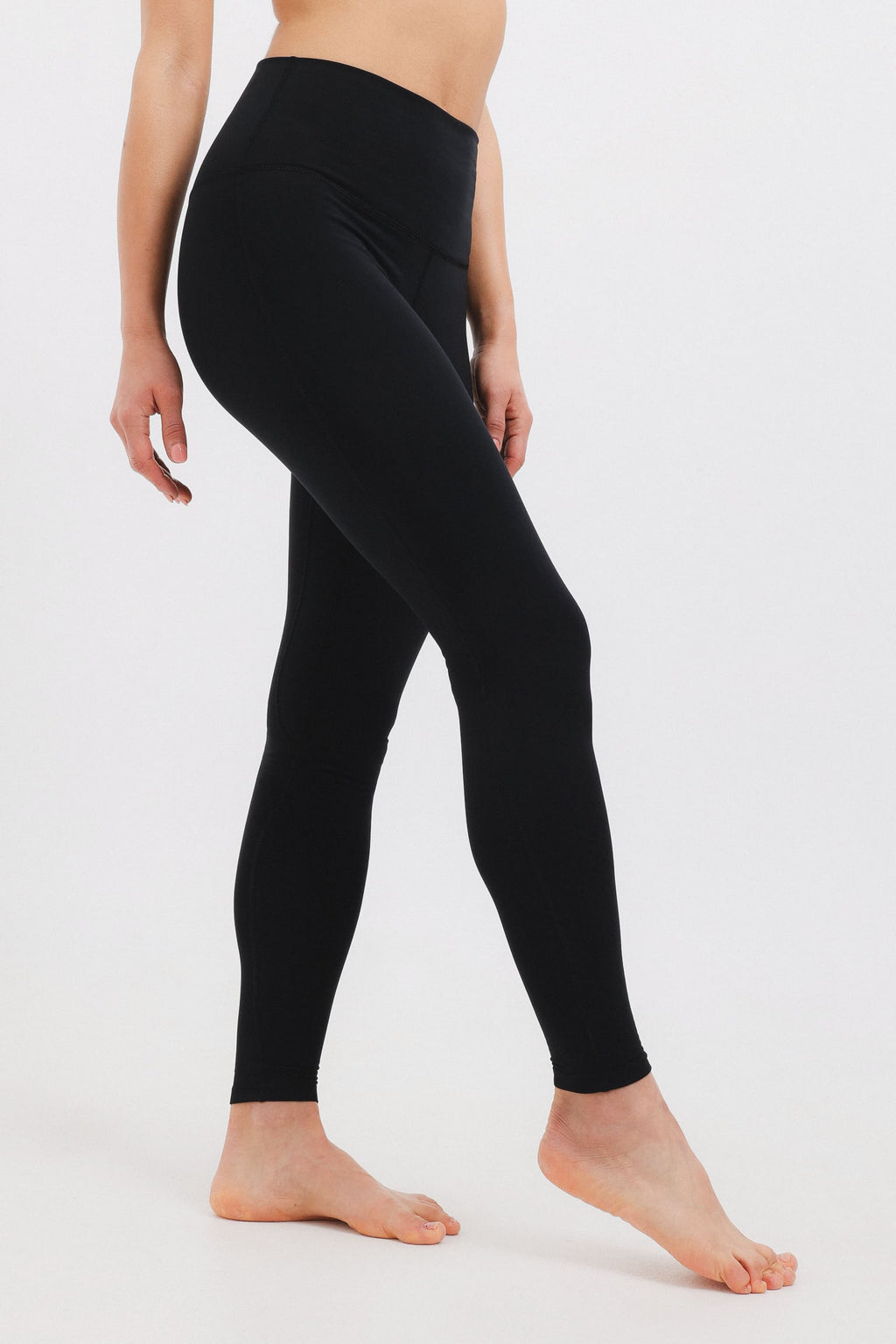 Czarne legginsy sportowe kobiece