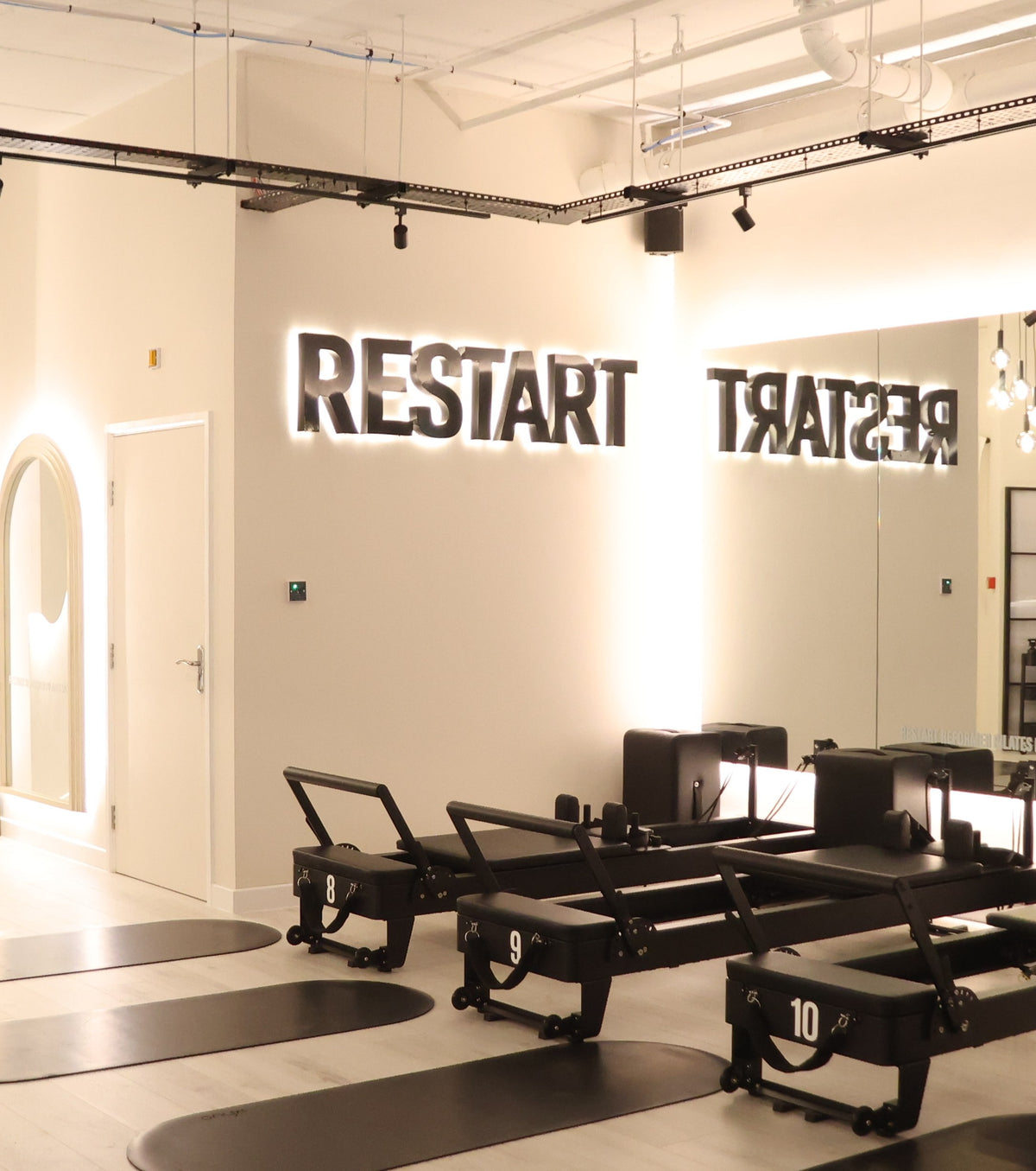 Restart Pilates, Manchester: sala z reformerami w studiu Bankside (fot. Restart Pilates)