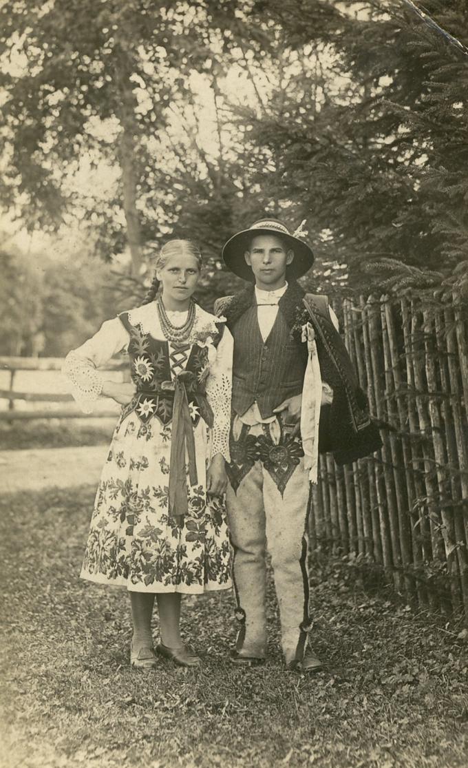 Franciszek i Aniela Ligas w strojach góralskich w Maruszynie w 1942 roku